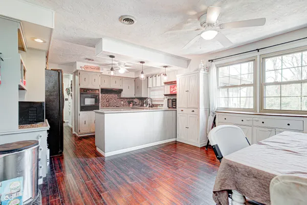 $299,900 | 2122 Norwood Drive, Anderson, IN 46012