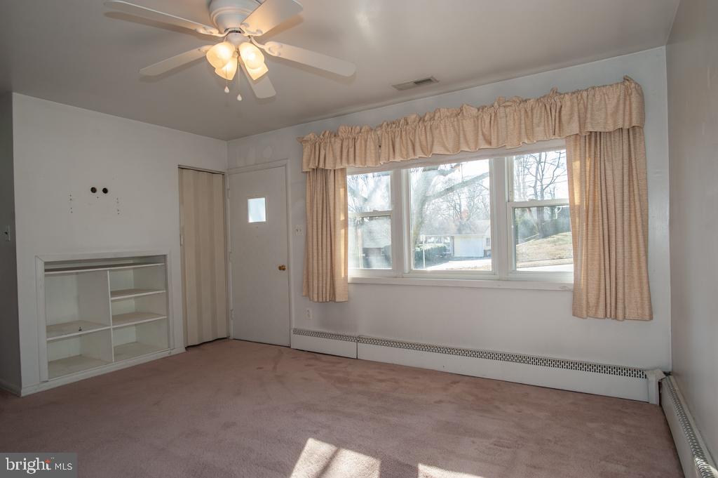 6307 Climbhill Road Alexandria, VA 22310 - Photo 3 of 17 Living Room