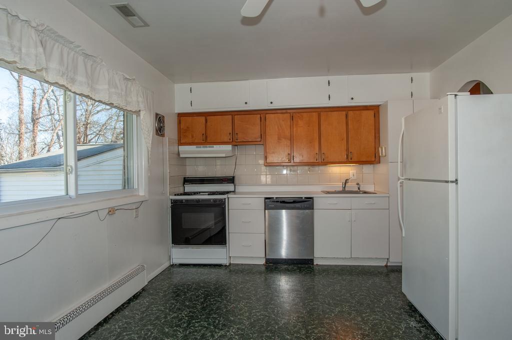 6307 Climbhill Road Alexandria, VA 22310 - Photo 5 of 17 Kitchen
