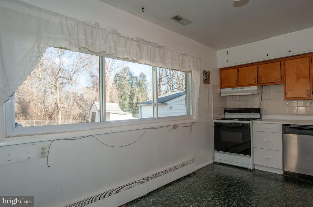 6307 Climbhill Road Alexandria, VA 22310 - Photo 6 of 17 Kitchen