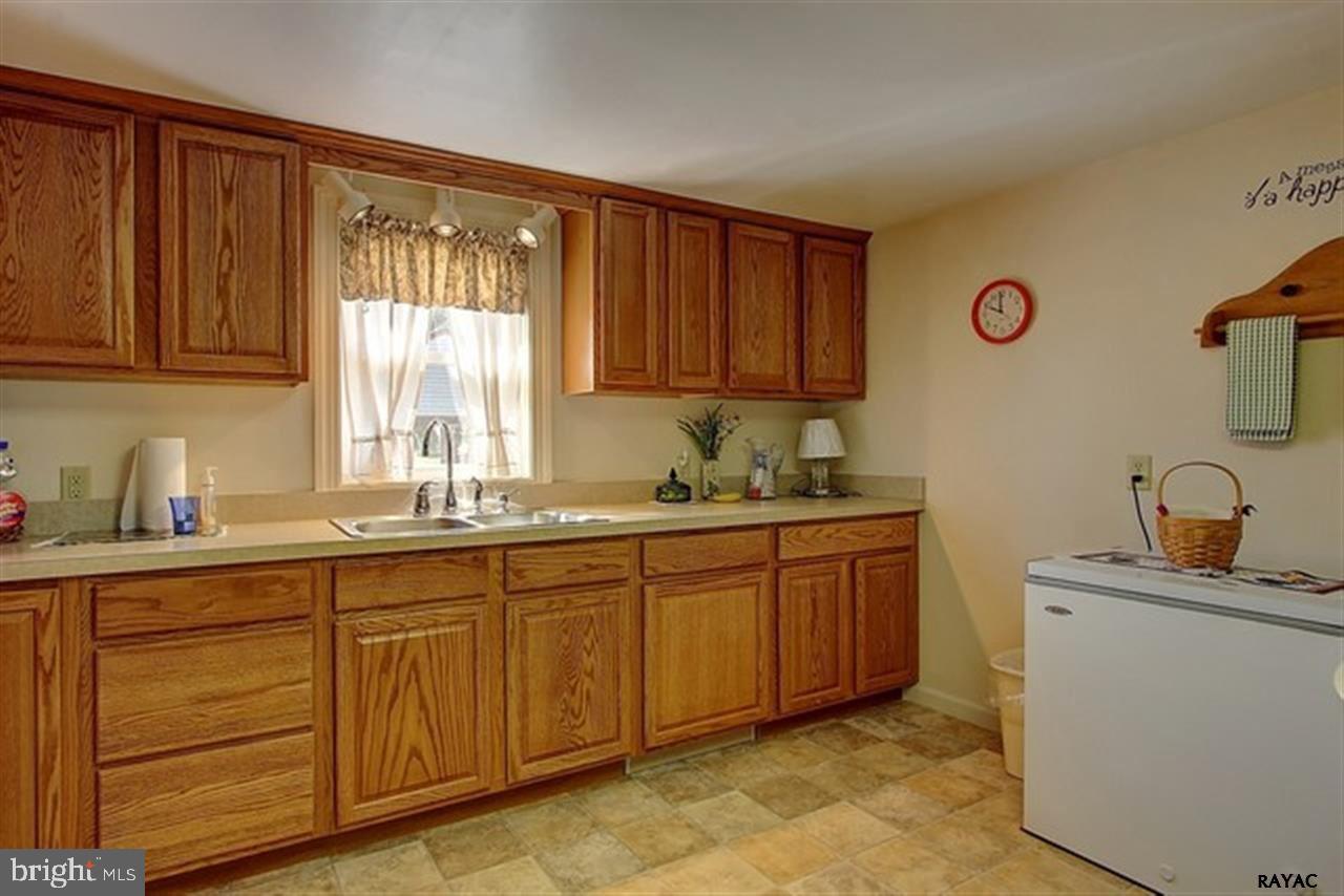 4760 Carlisle Road Dover, PA 17315 - Photo 5 of 27 Gallery Image 5