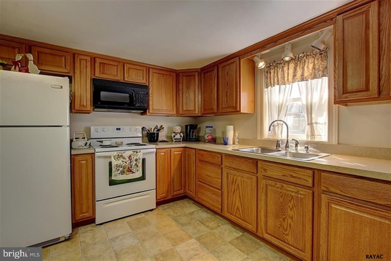 4760 Carlisle Road Dover, PA 17315 - Photo 6 of 27 Gallery Image 6