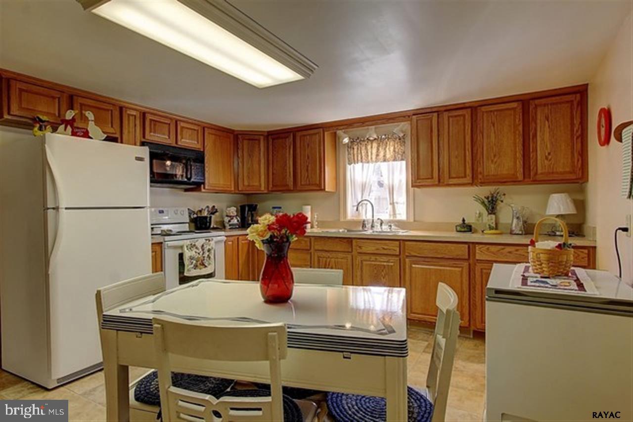 4760 Carlisle Road Dover, PA 17315 - Photo 7 of 27 Gallery Image 7