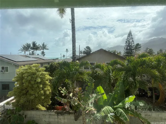 $2,400 | 54-18 Haukoi Place, Unit UPSTAIRS, Hauula, HI 96717