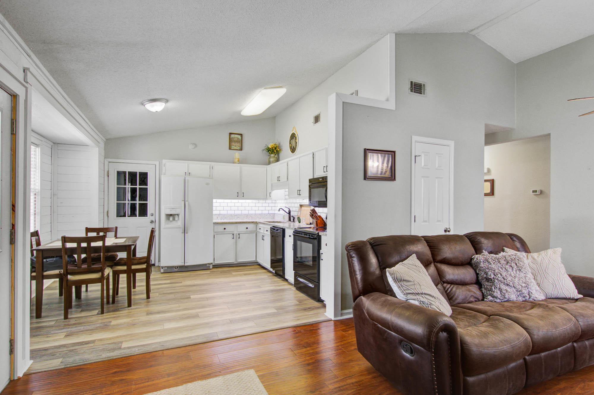 111 Manchester Road Summerville, SC 29486 - Photo 6 of 18 CalSiglerPhotography-111Manchester (9)