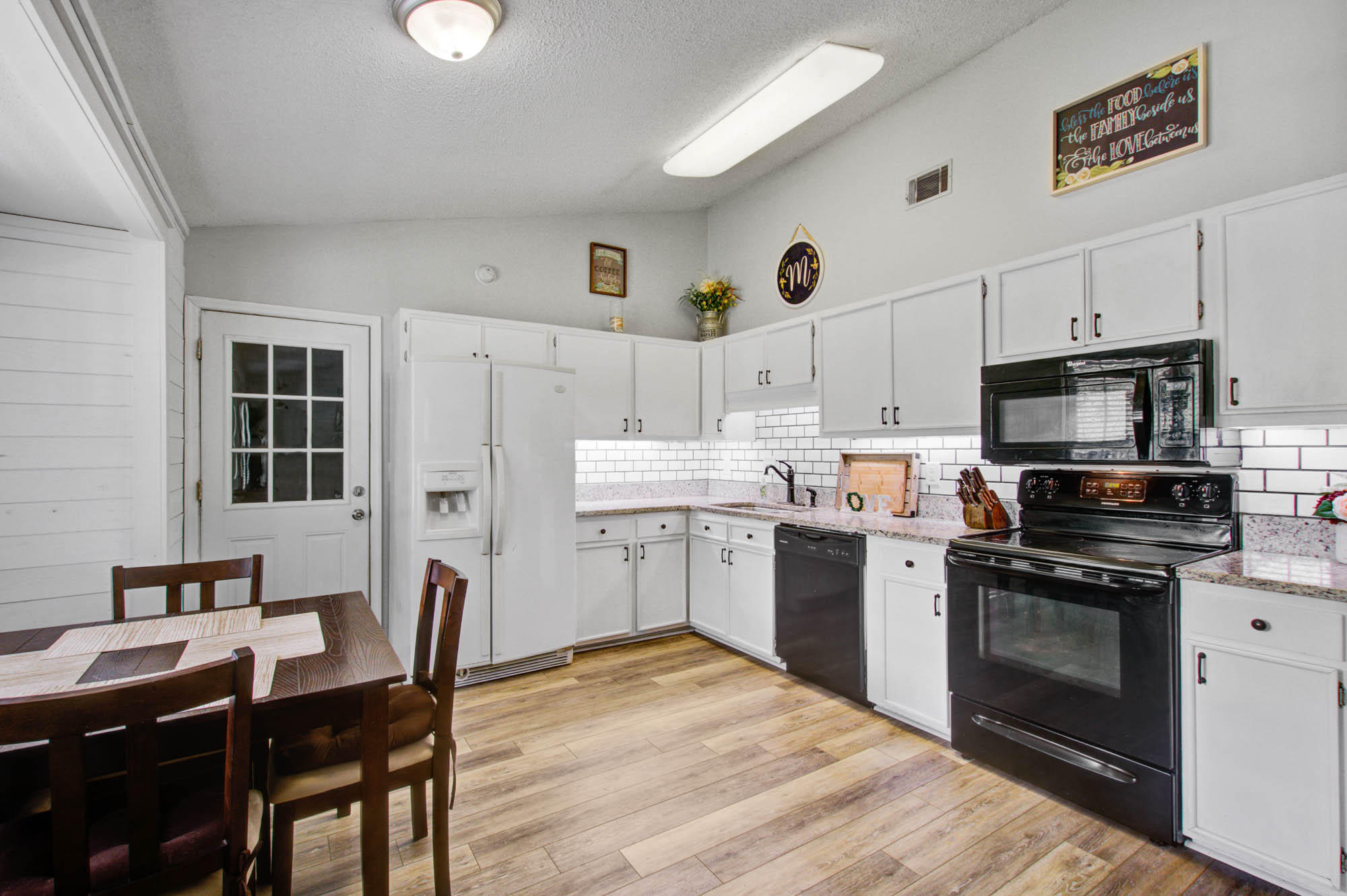 111 Manchester Road Summerville, SC 29486 - Photo 7 of 18 CalSiglerPhotography-111Manchester (10)