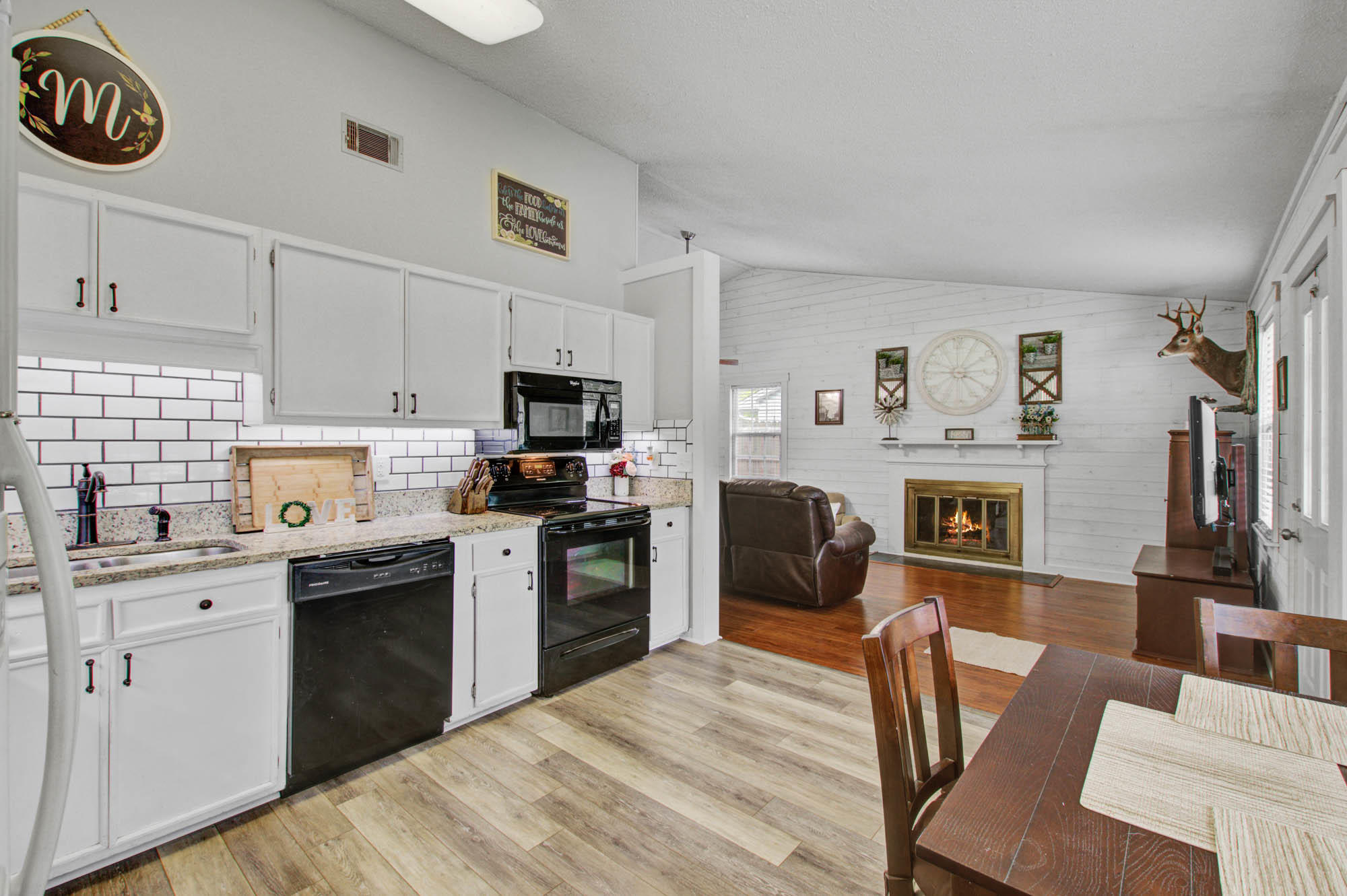 111 Manchester Road Summerville, SC 29486 - Photo 8 of 18 CalSiglerPhotography-111Manchester (11)