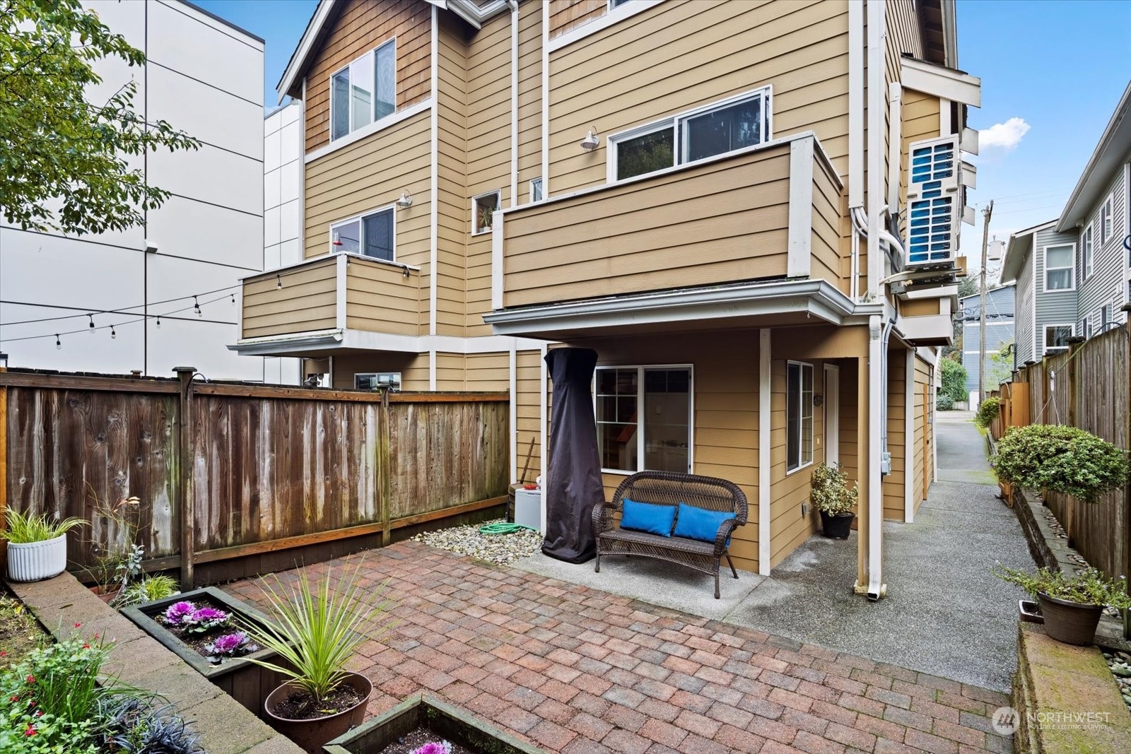 734 North 95th Street, Unit A Seattle, WA 98103 - Photo 1 of 29 Gallery Image 1