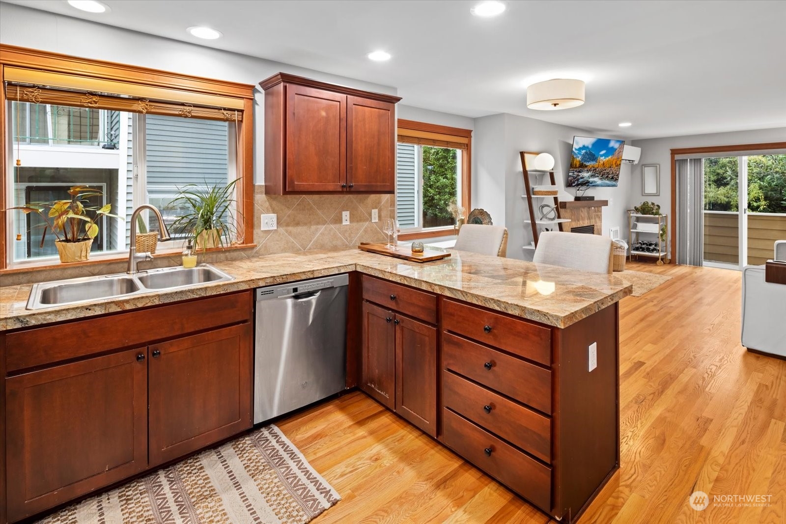 734 North 95th Street, Unit A Seattle, WA 98103 - Photo 13 of 29 Gallery Image 13