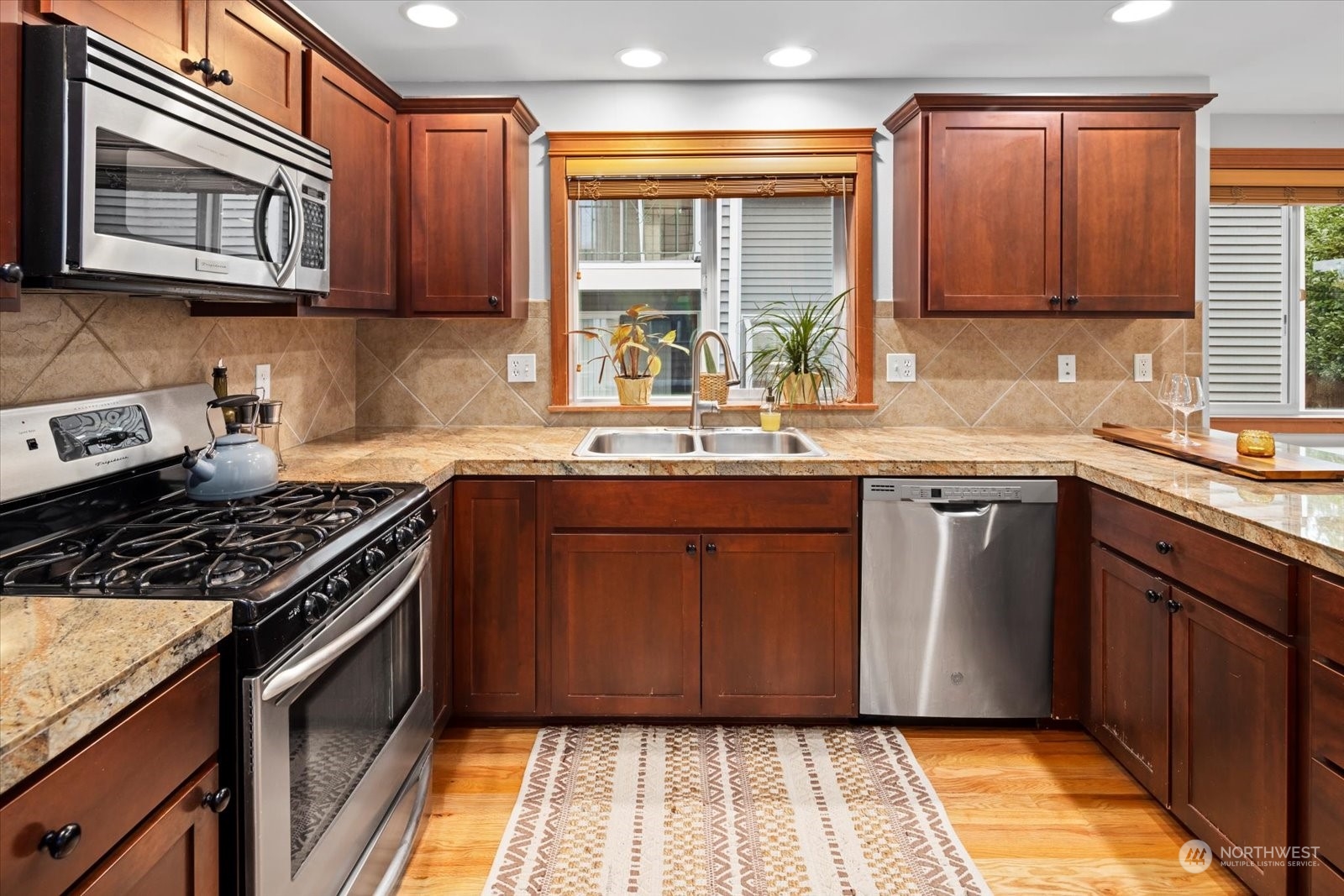 734 North 95th Street, Unit A Seattle, WA 98103 - Photo 14 of 29 Gallery Image 14