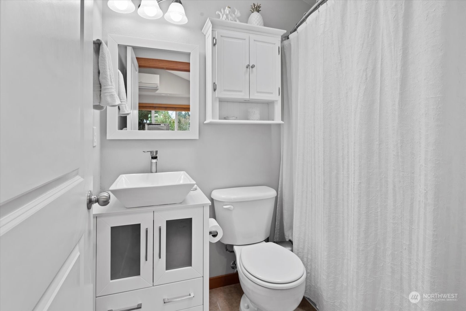 734 North 95th Street, Unit A Seattle, WA 98103 - Photo 18 of 29 Gallery Image 18