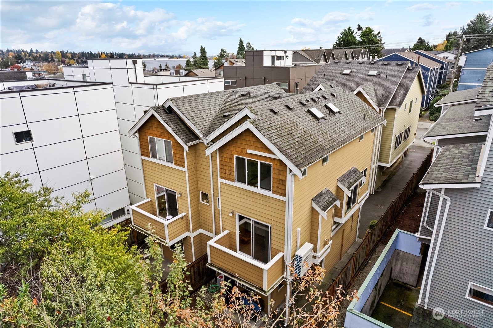 734 North 95th Street, Unit A Seattle, WA 98103 - Photo 2 of 29 Gallery Image 2