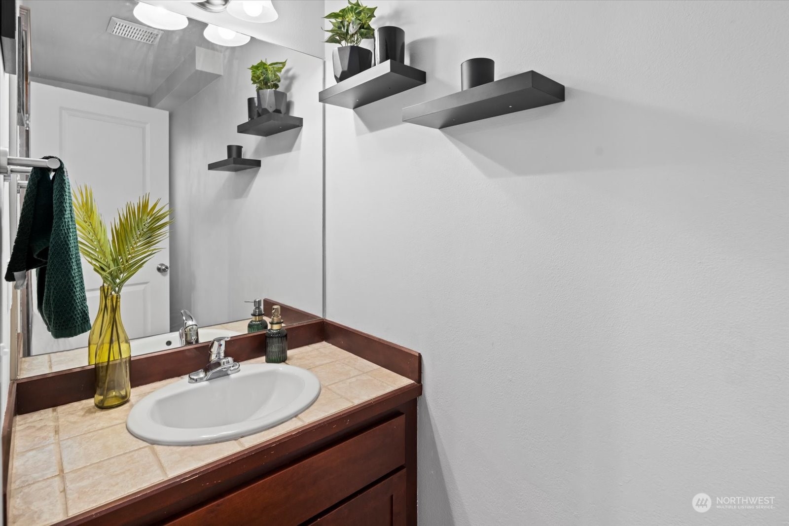 734 North 95th Street, Unit A Seattle, WA 98103 - Photo 23 of 29 Gallery Image 23