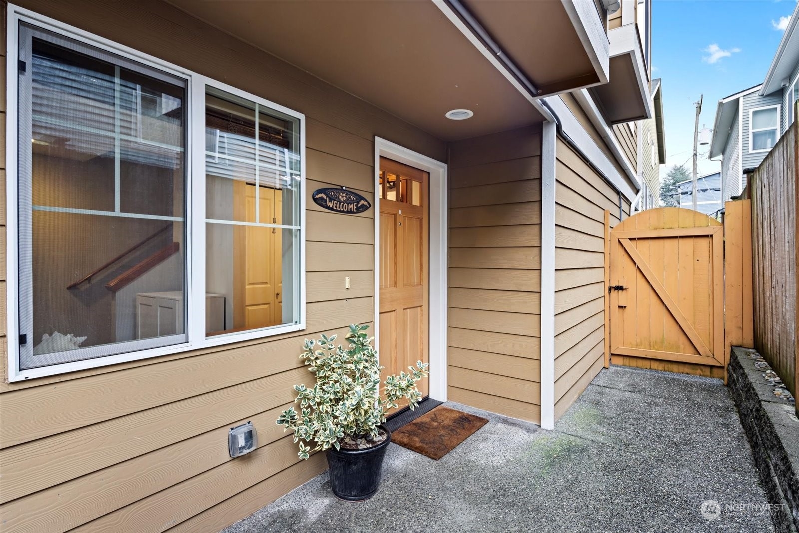 734 North 95th Street, Unit A Seattle, WA 98103 - Photo 3 of 29 Gallery Image 3