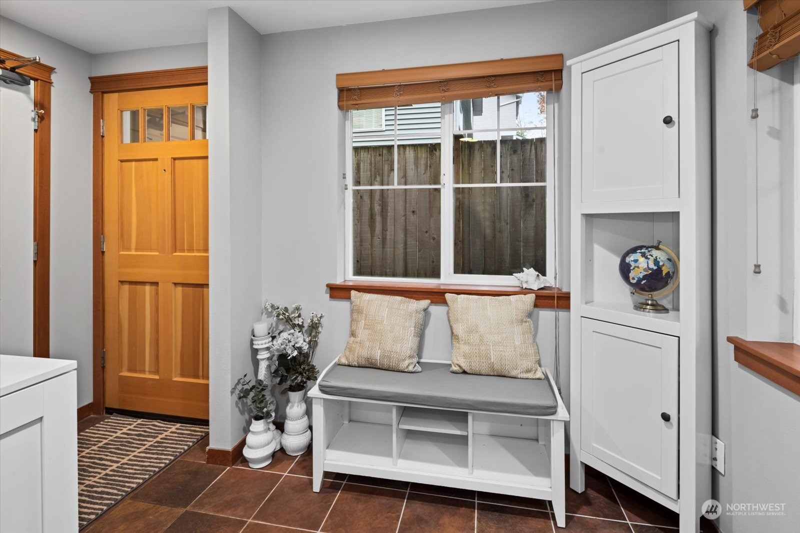 734 North 95th Street, Unit A Seattle, WA 98103 - Photo 4 of 29 Gallery Image 4