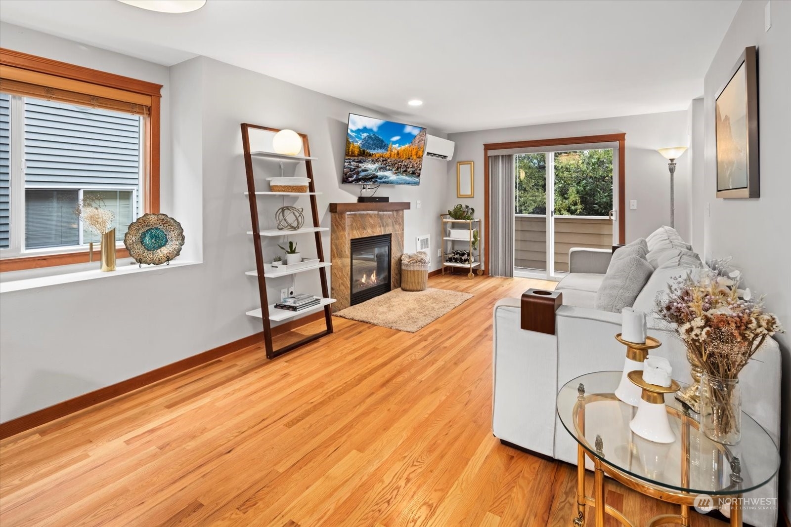 734 North 95th Street, Unit A Seattle, WA 98103 - Photo 9 of 29 Gallery Image 9