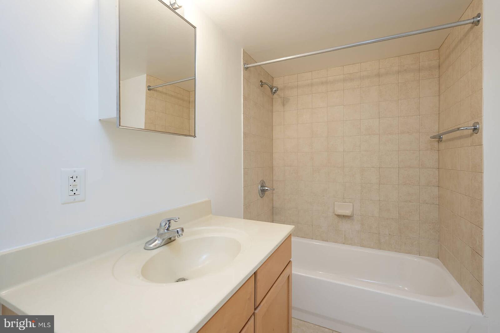 800 4th Street Southwest, Unit S623 Washington, DC 20024 - Photo 13 of 49 a bathroom with a sink and a bathtub
