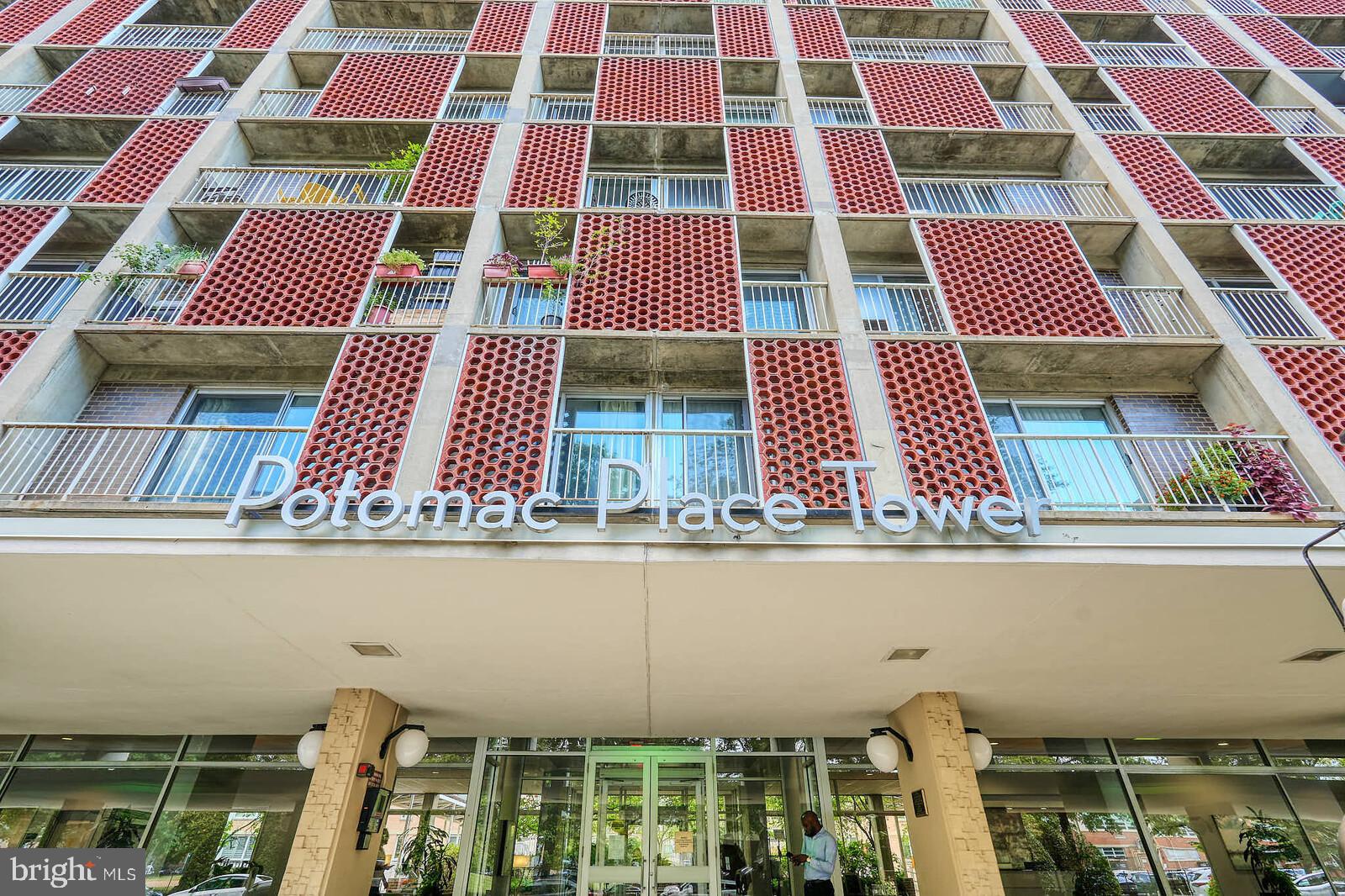 800 4th Street Southwest, Unit S623 Washington, DC 20024 - Photo 2 of 49 a view of a balcony with yard and outdoor seating