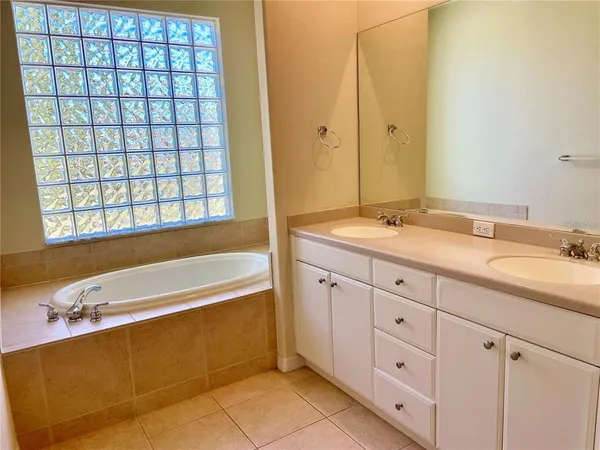 $2,950 | 5287 Visionary Court, Sarasota, FL 34233