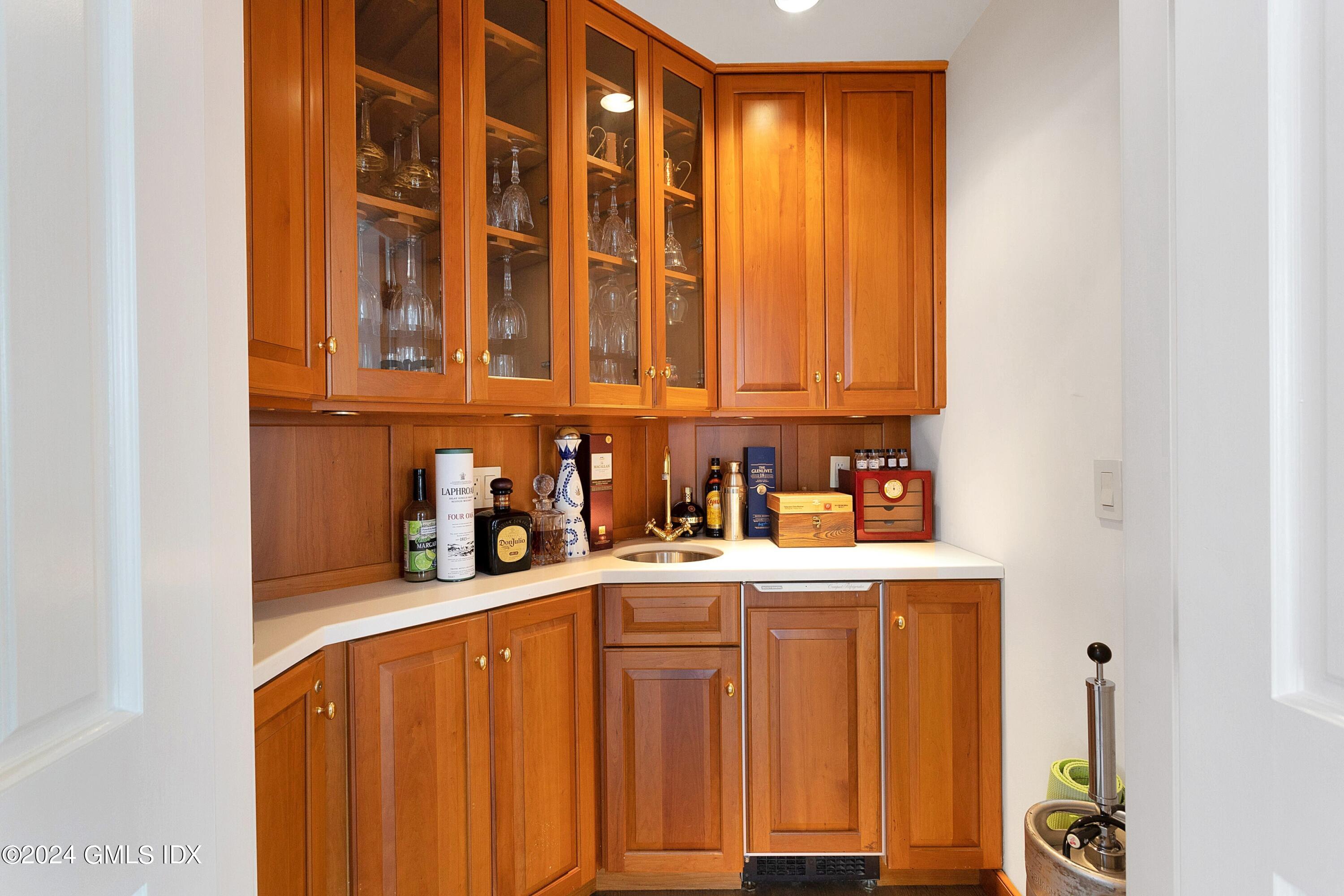 71 Byram Shore Road Greenwich, CT 06830 - Photo 17 of 36 19