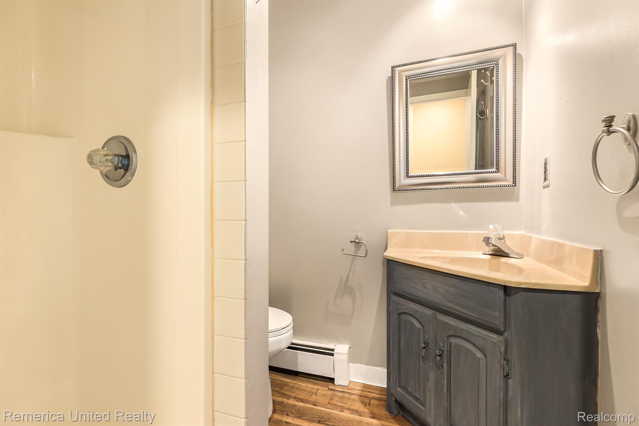 10413 Oakhill Road Holly, MI 48442 - Photo 22 of 39 FULL BATHROOM