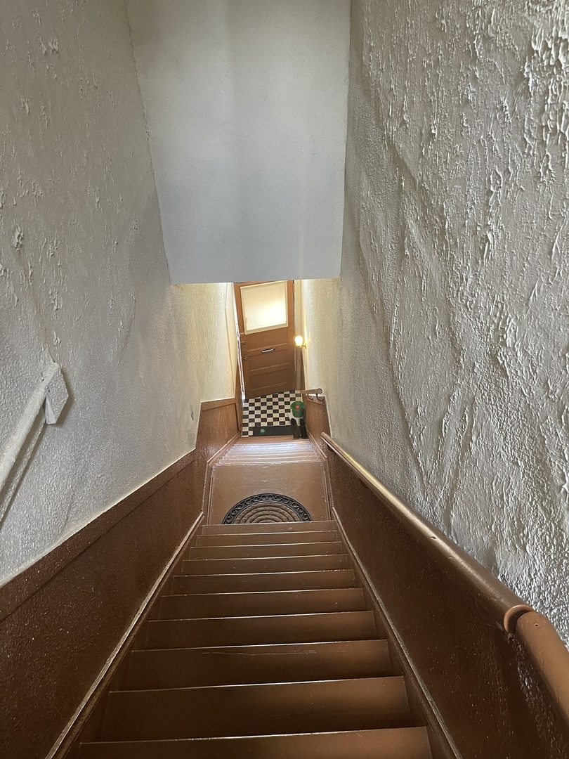 1013 West 63rd Street Chicago, IL 60621 - Photo 9 of 16 a view of entryway