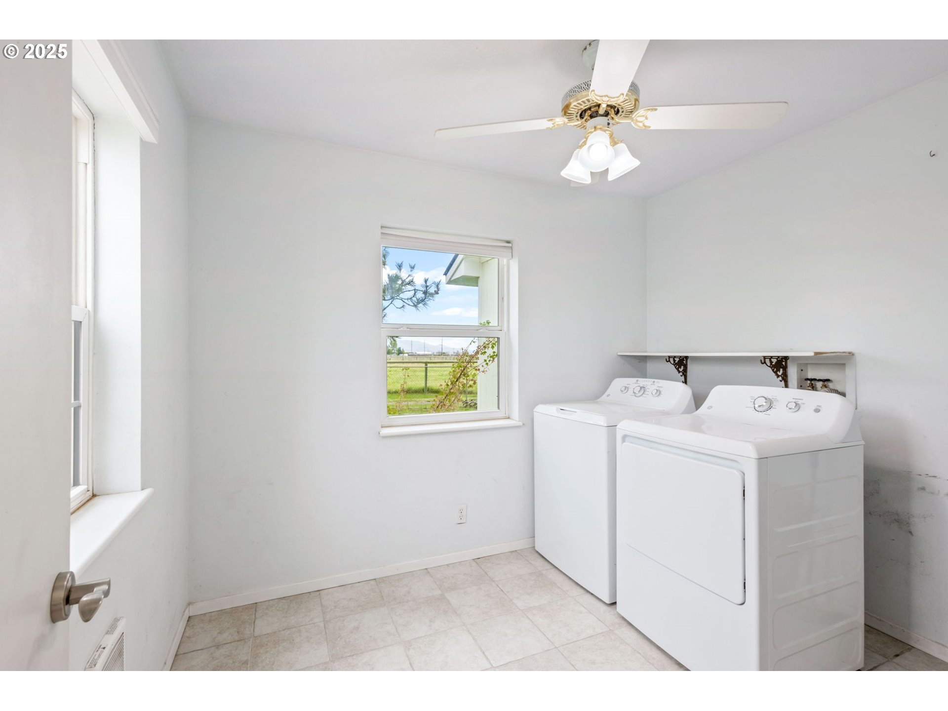 26315 Walker Road Bend, OR 97701 - Photo 19 of 45 a view of utility room with washer and dryer
