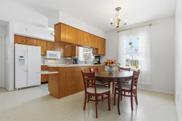 $239,500 | 404 Grandview Drive, Normal, IL 61761