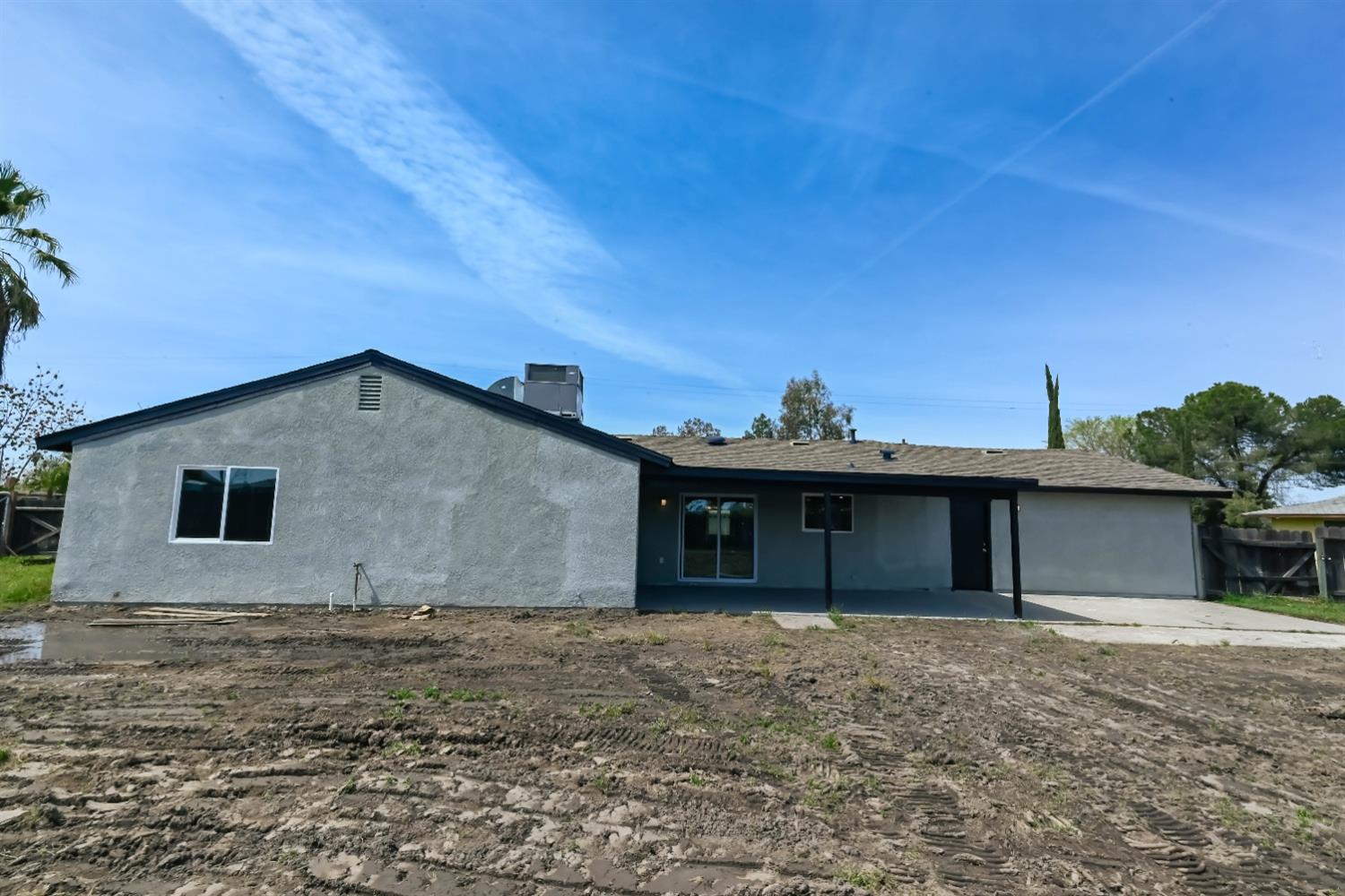 18071 Daley Road Madera, CA 93638 - Photo 23 of 25 a front view of a house with a garden