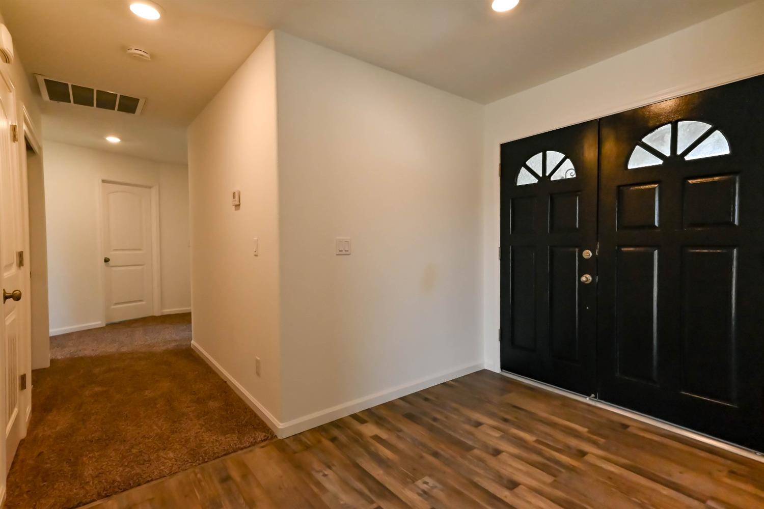 18071 Daley Road Madera, CA 93638 - Photo 6 of 25 a view of an entryway