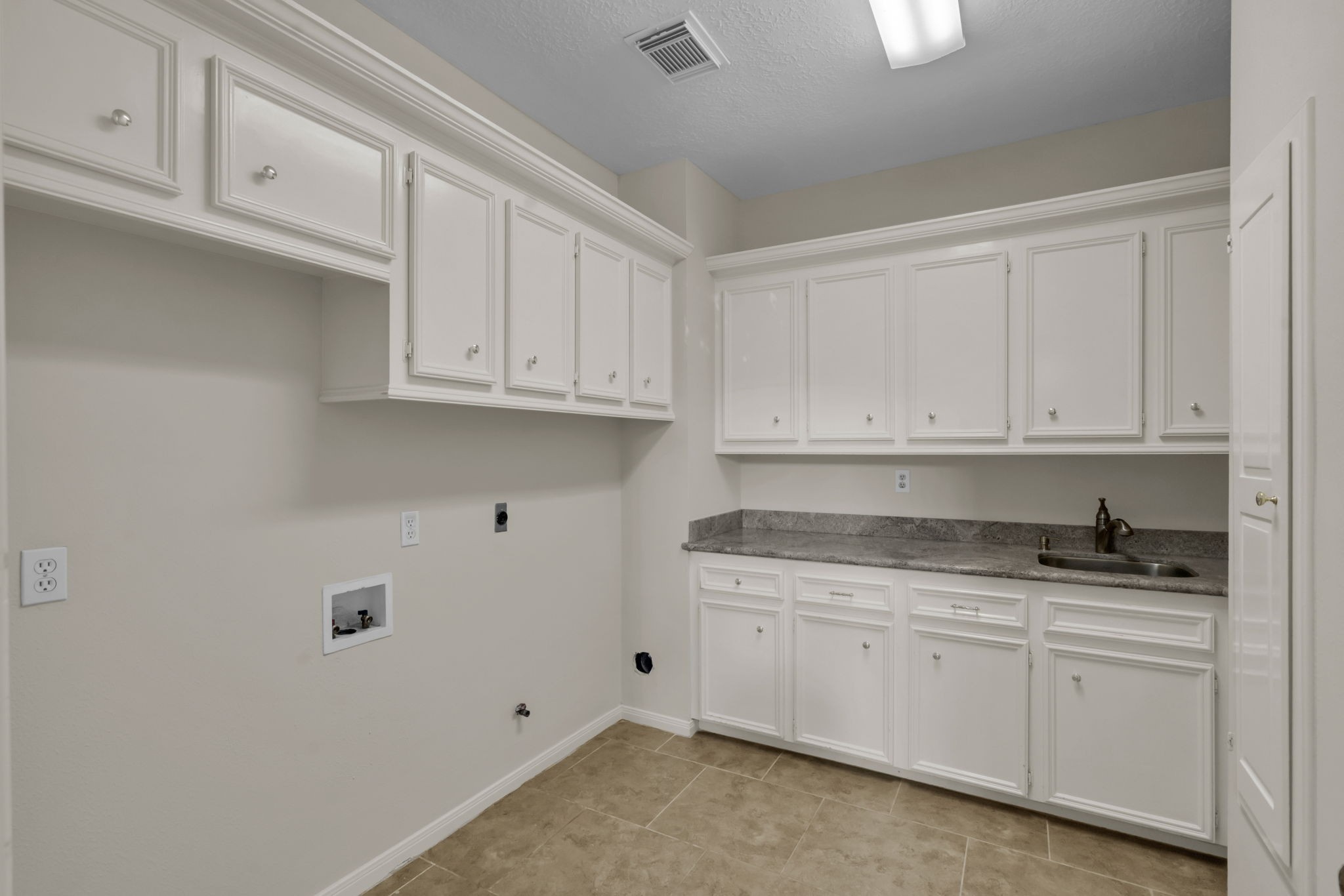 17302 Chagall Lane Spring, TX 77379 - Photo 33 of 44 Laundry room