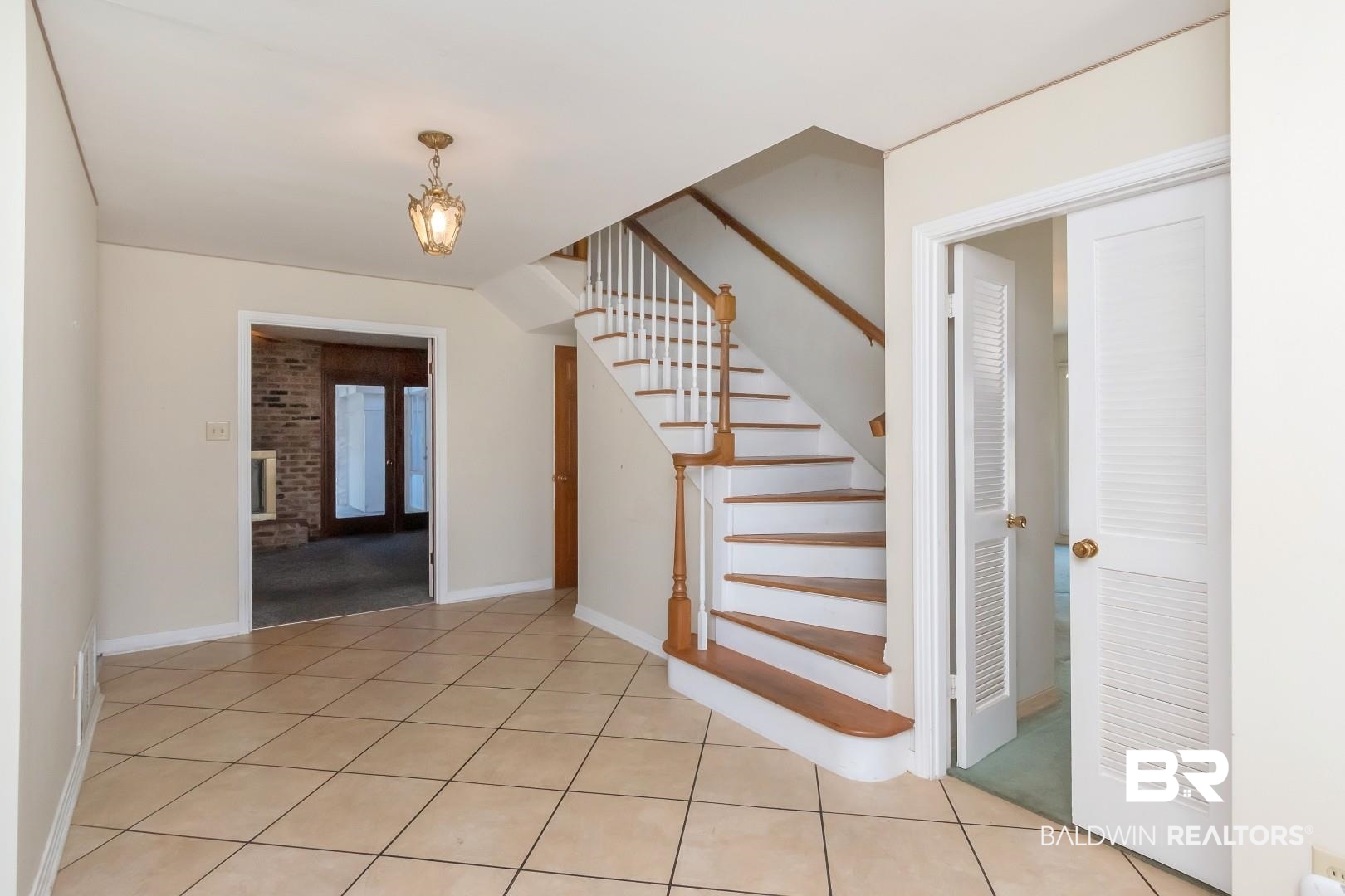 4543 Kingsway Drive Mobile, AL 36608 - Photo 2 of 28 Entrance Foyer