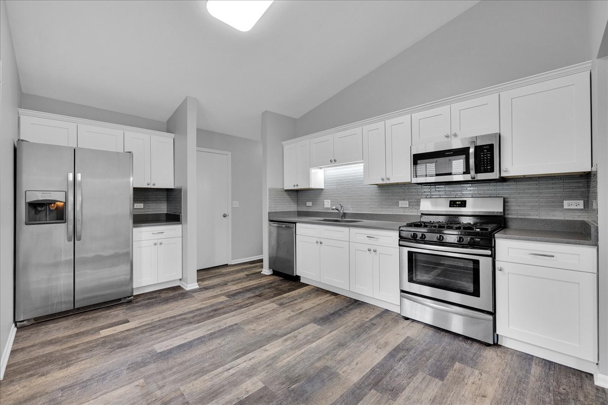 1049 Oswego Road Naperville, IL 60540 - Photo 13 of 27