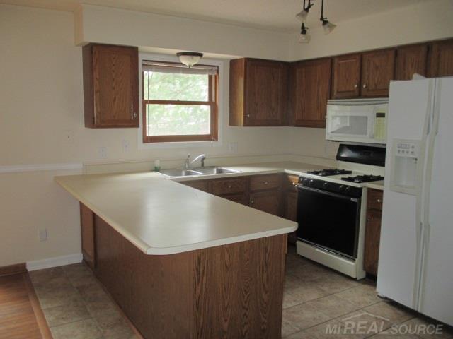 4528 Jerome Road Clarkston, MI 48346 - Photo 8 of 25