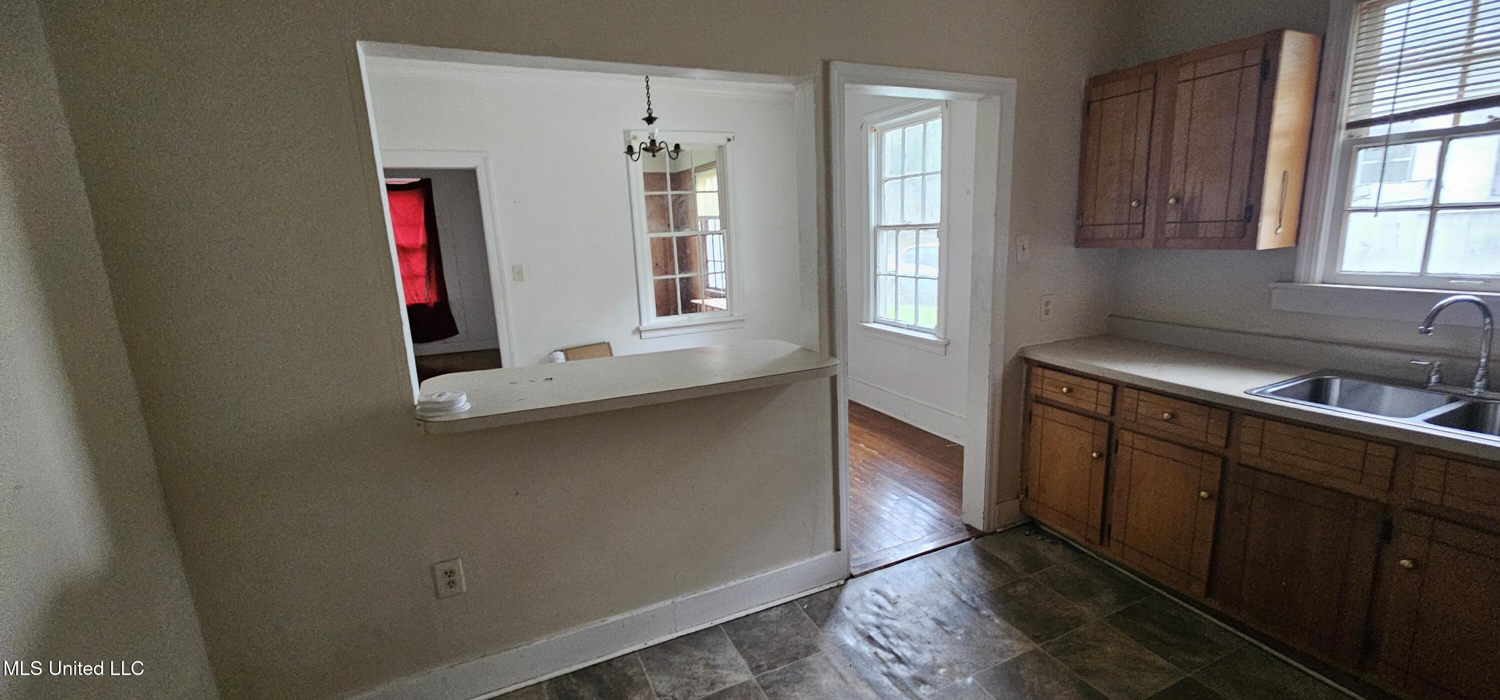 1080 Alta Vista Boulevard Jackson, MS 39209 - Photo 11 of 32 20250509_163134