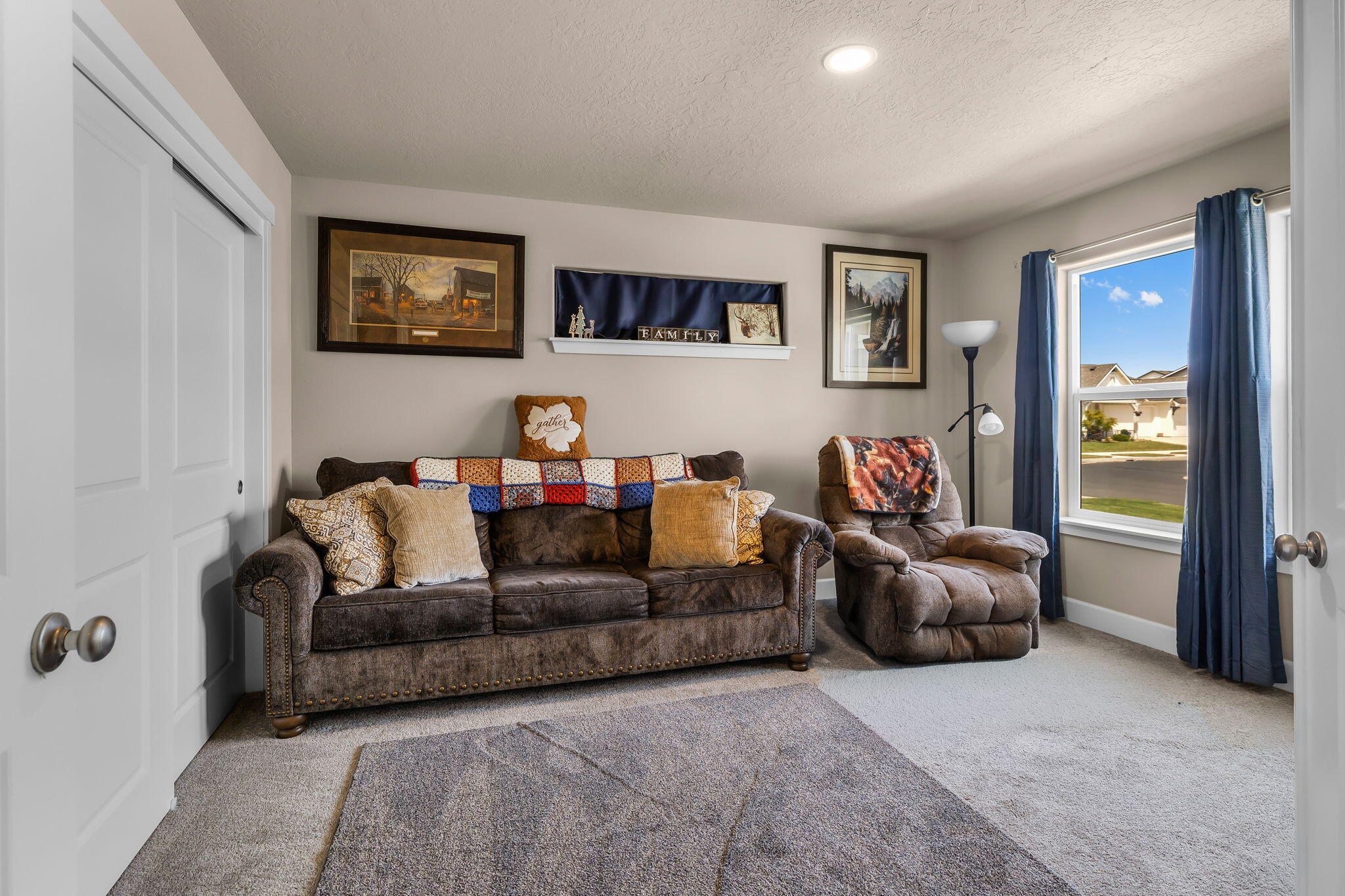 1132 Northwest Golf Course Drive Madras, OR 97741 - Photo 17 of 36 a living room with furniture and a window