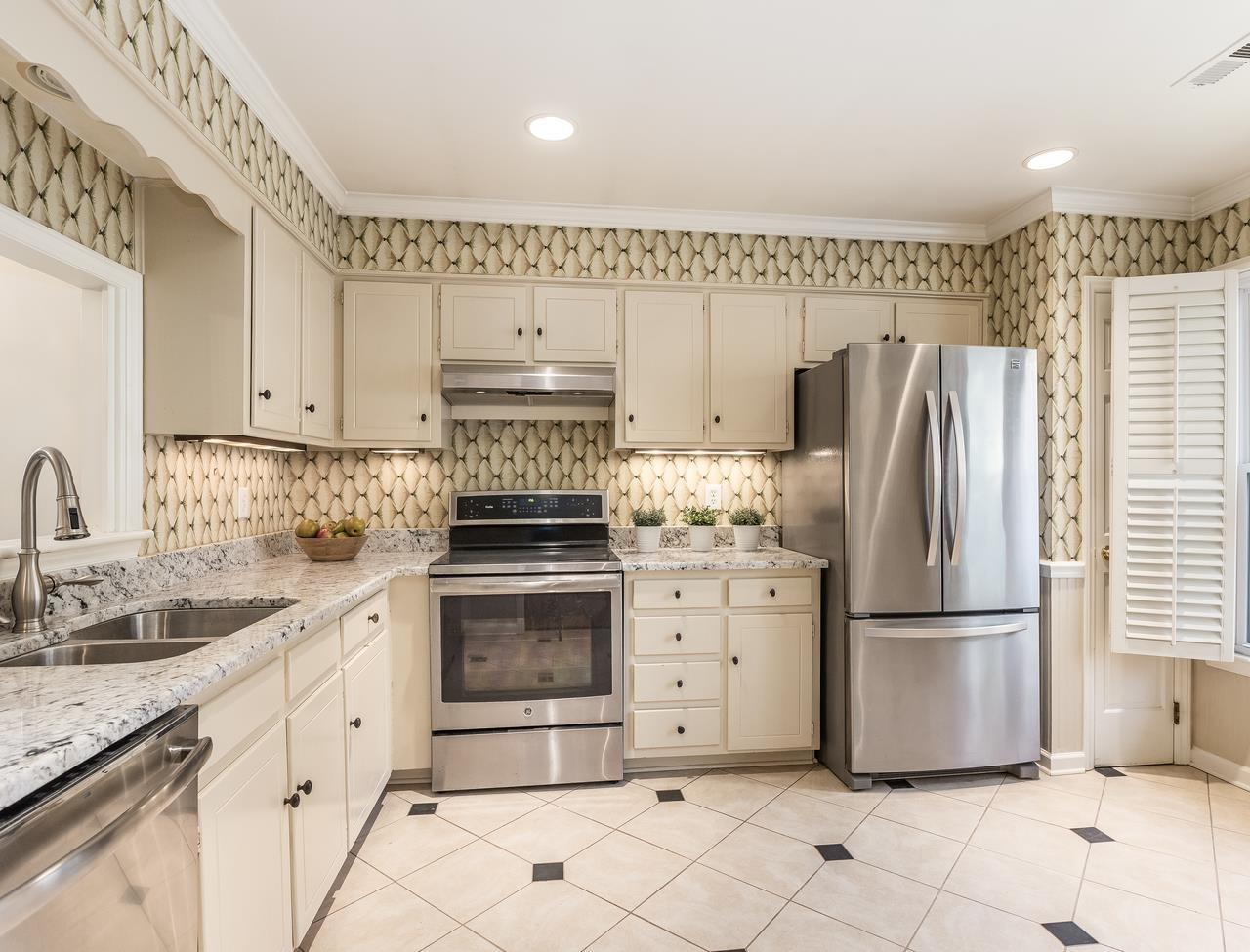 1507 Edgeside Court Raleigh, NC 27609 - Photo 9 of 28 Photo 9