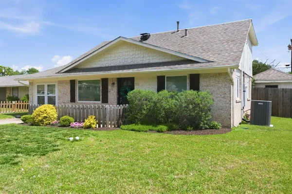 $300,000 | 722 Cindy Drive, Cedar Hill, TX 75104