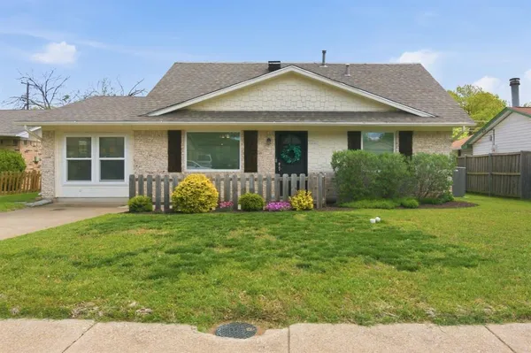 $300,000 | 722 Cindy Drive, Cedar Hill, TX 75104