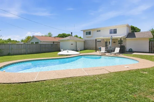 $300,000 | 722 Cindy Drive, Cedar Hill, TX 75104