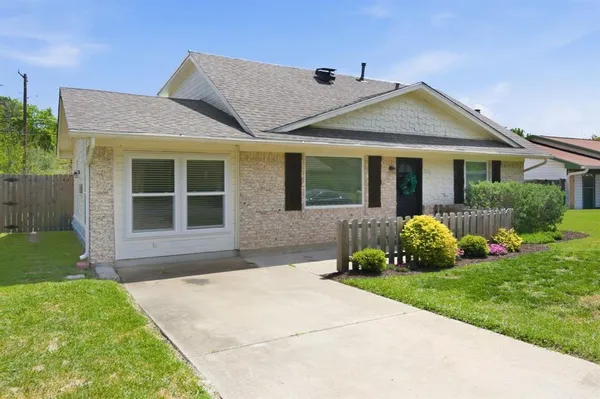 $300,000 | 722 Cindy Drive, Cedar Hill, TX 75104