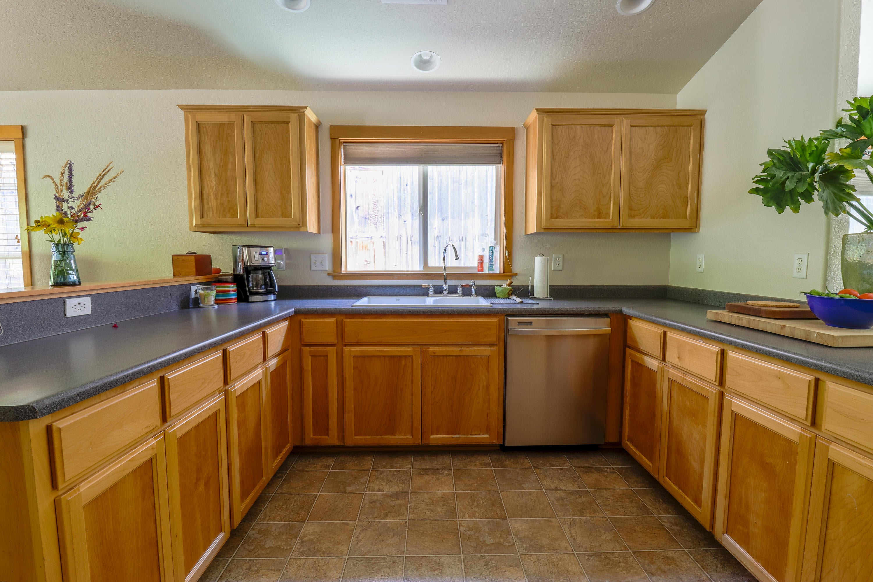121 Graham Way Talent, OR 97540 - Photo 5 of 17 121 Graham St (10)
