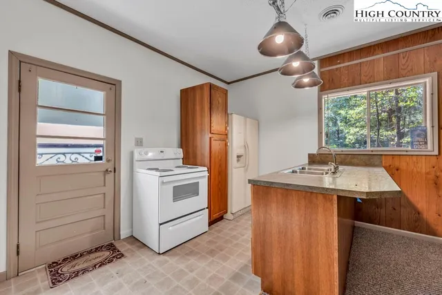 $689,000 | 668 Dogwood Road, Boone, NC 28607