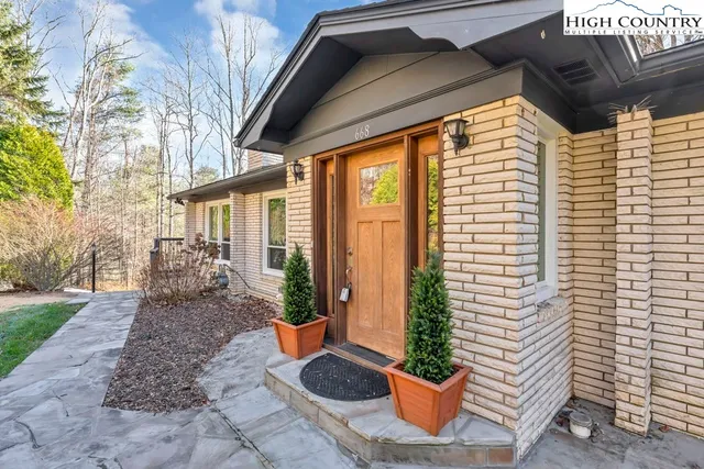 $689,000 | 668 Dogwood Road, Boone, NC 28607