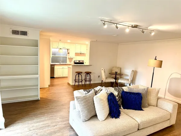 $1,850 | 6338 Crab Orchard Road, Houston, TX 77057