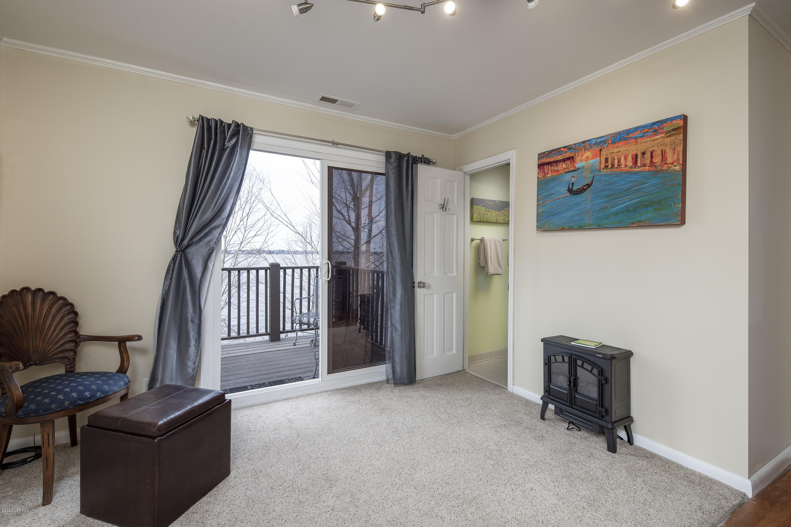 417 Riverside Drive New Bern, NC 28560 - Photo 15 of 93 Sitting Room is off of Upstairs Master. Sliding door to deck and private bathroom.