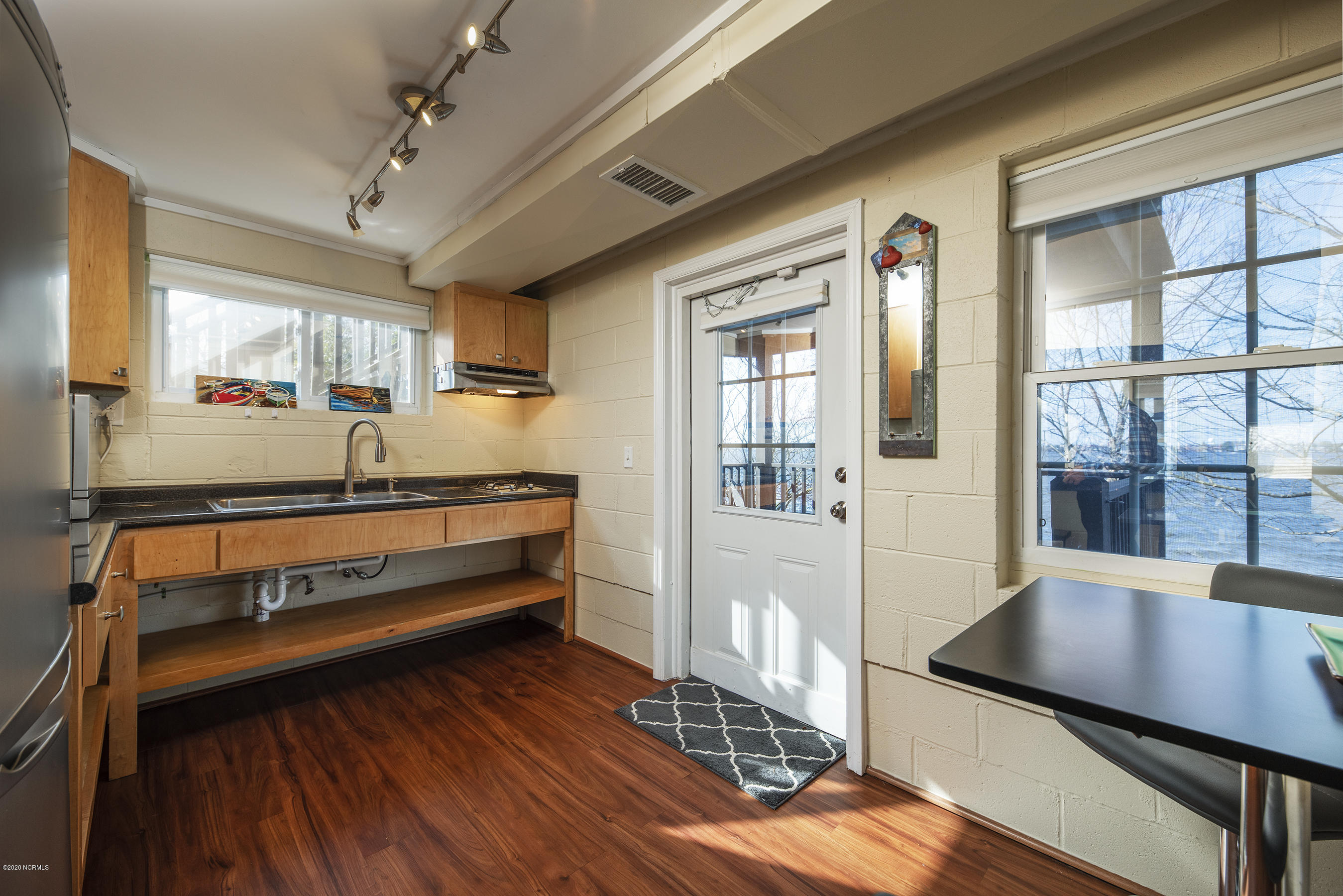 417 Riverside Drive New Bern, NC 28560 - Photo 17 of 93 In-Law Suite Kitchen