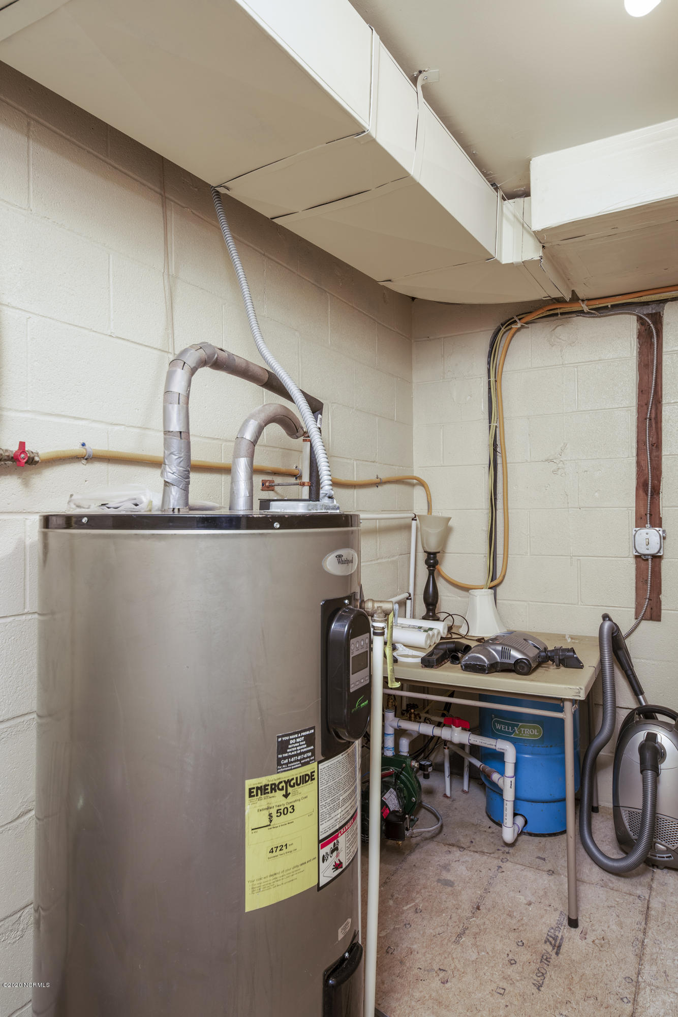 417 Riverside Drive New Bern, NC 28560 - Photo 28 of 93 Easily accessible, water heater and well pump