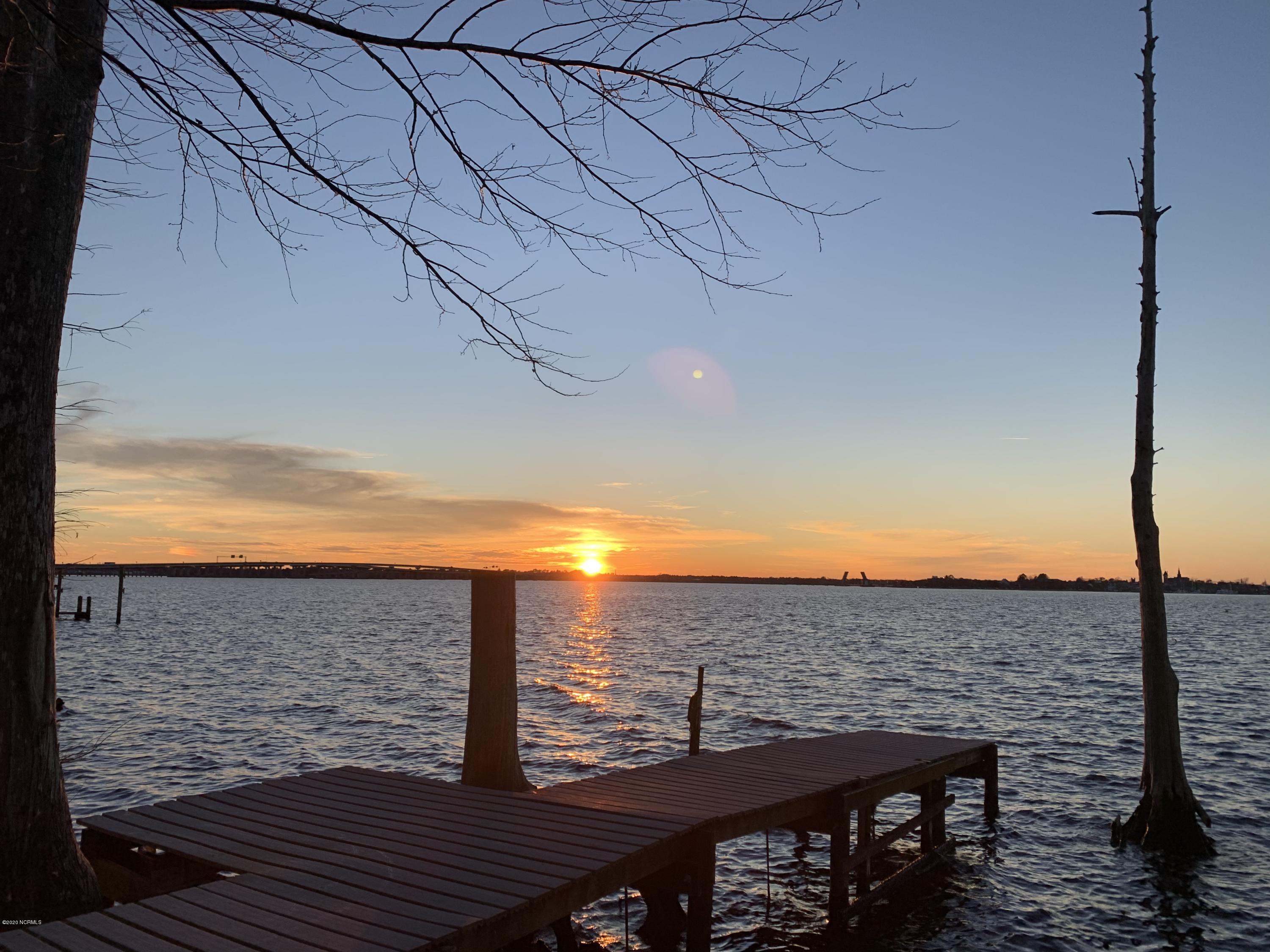 417 Riverside Drive New Bern, NC 28560 - Photo 3 of 93 Sunset From Shoreline