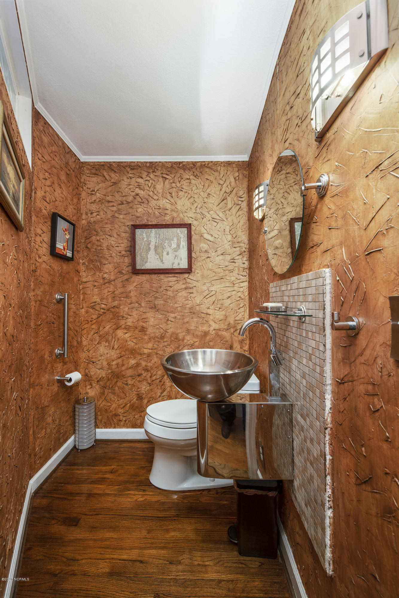 417 Riverside Drive New Bern, NC 28560 - Photo 35 of 93 Custom Half Bath off of Foyer